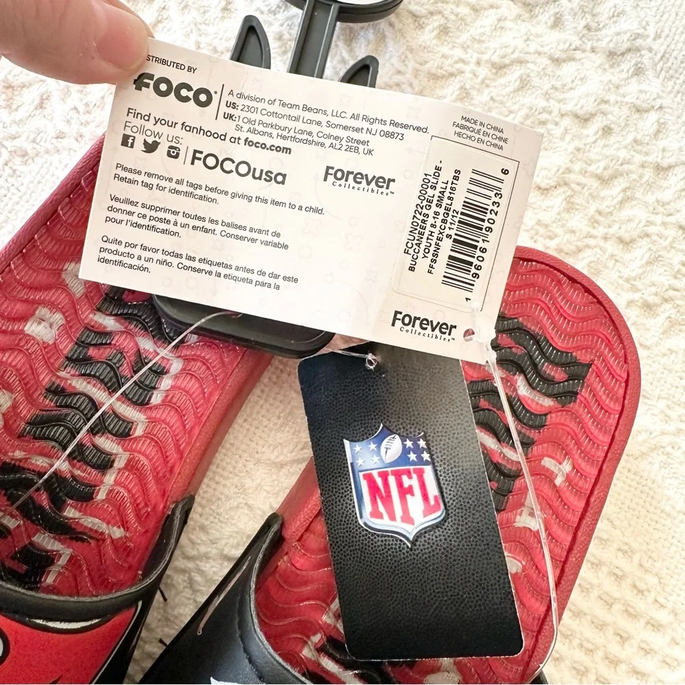 Tampa Bay Buccaneers Shoes Slides Youth 11-12 Red Black Foco Gel Bucs Skull NWT
